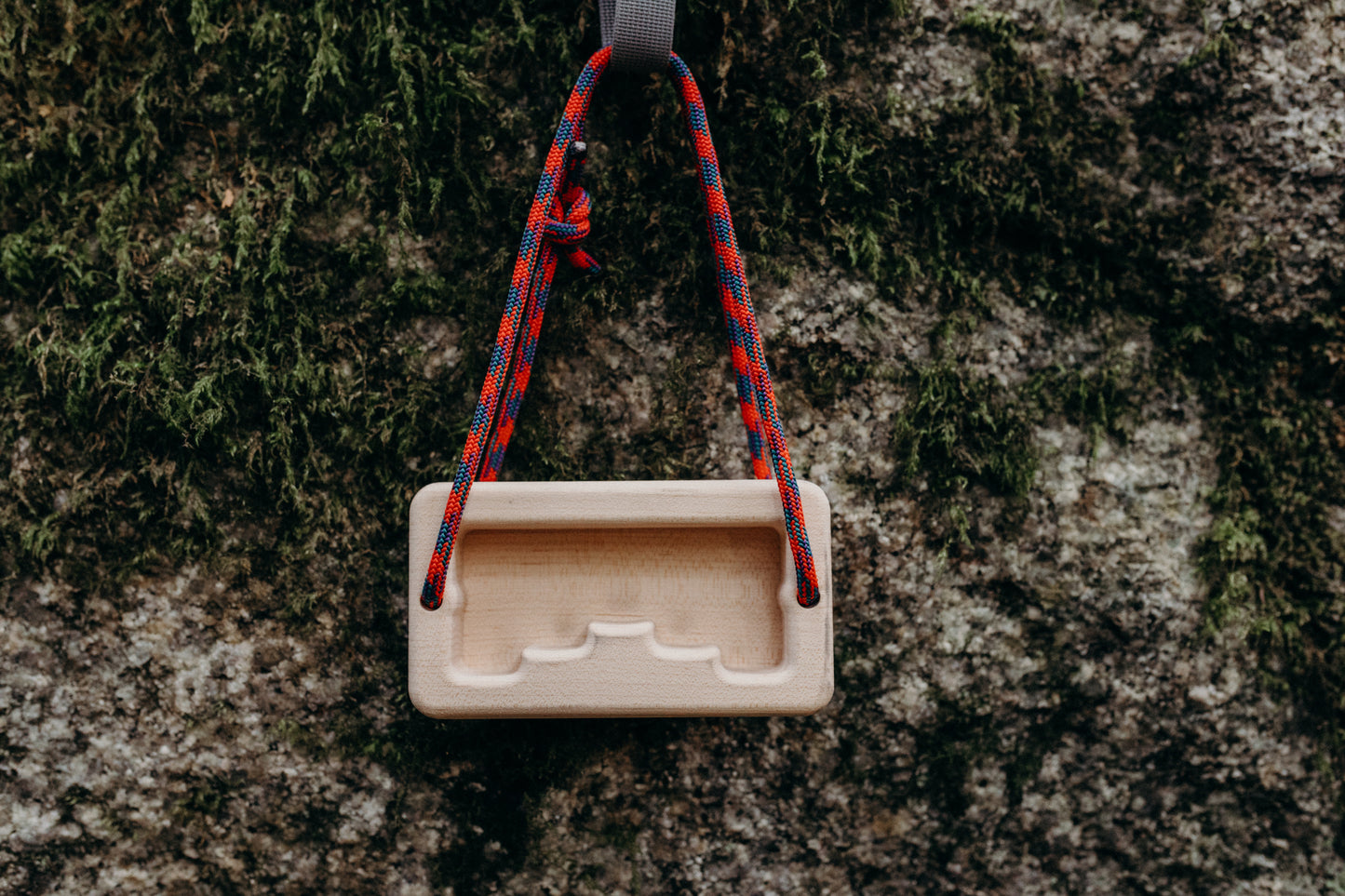 Portable Hangboard: unlevel edge and pinch block for finger strength training